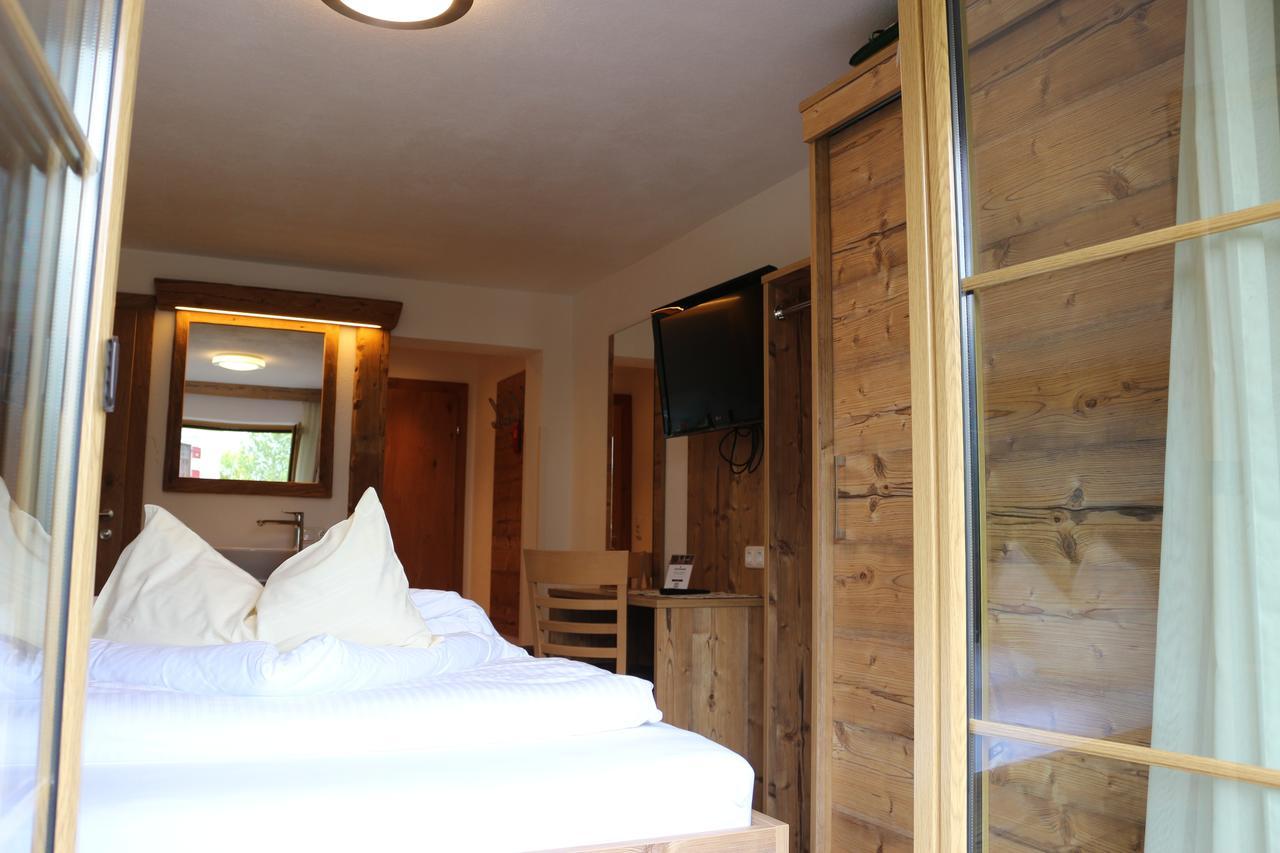 Alpenhof Hotel Lermoos Buitenkant foto